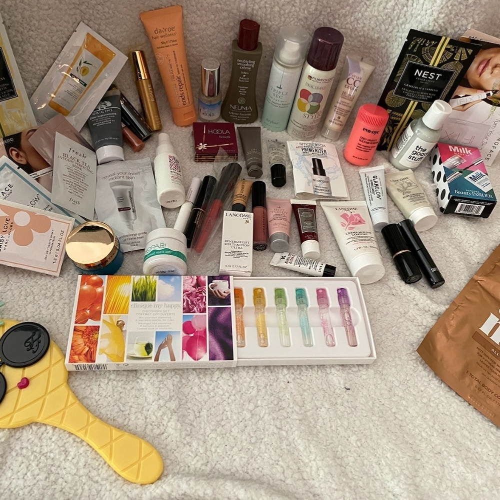 A bag of deluxe samples